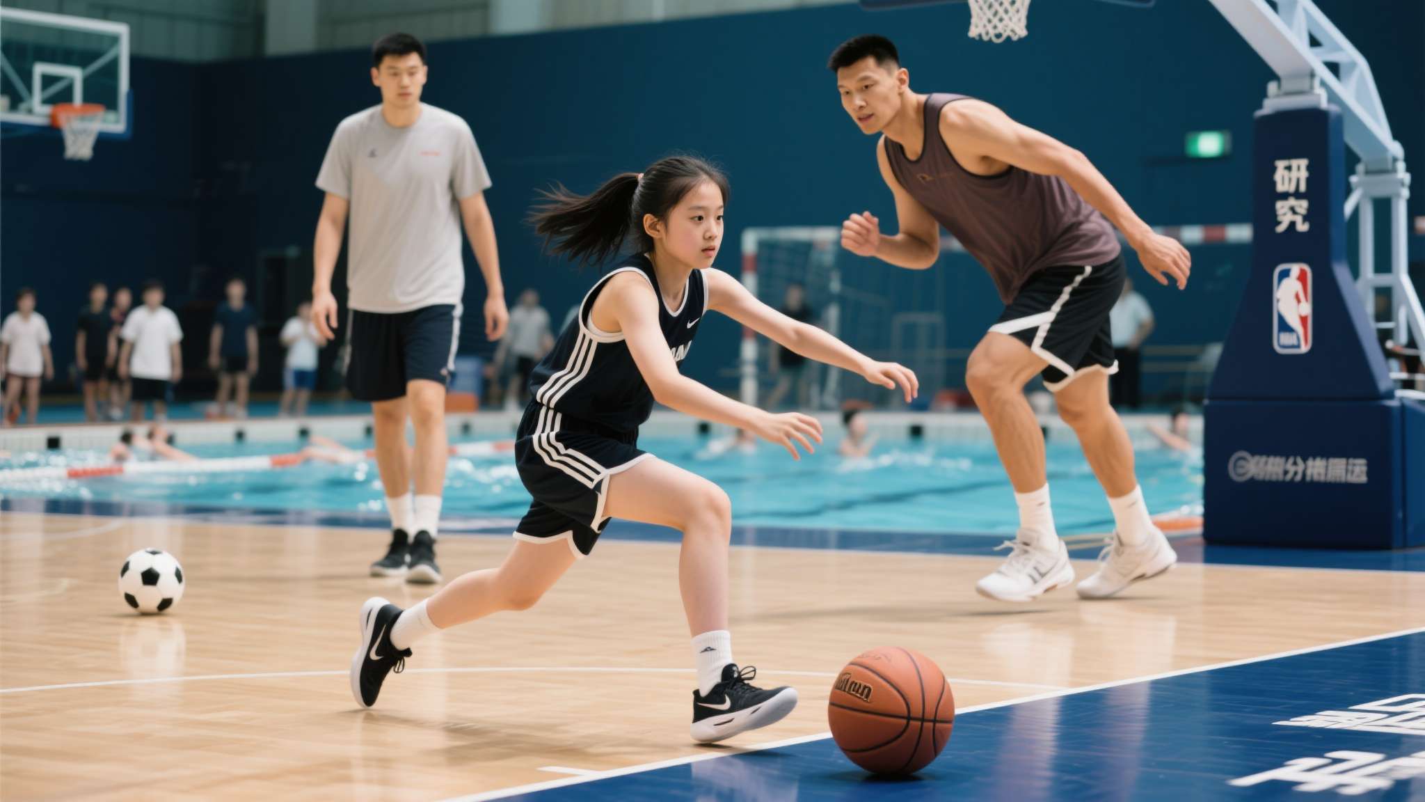 14岁2米20！中国女篮未来之星，女排转项半年就能扣篮